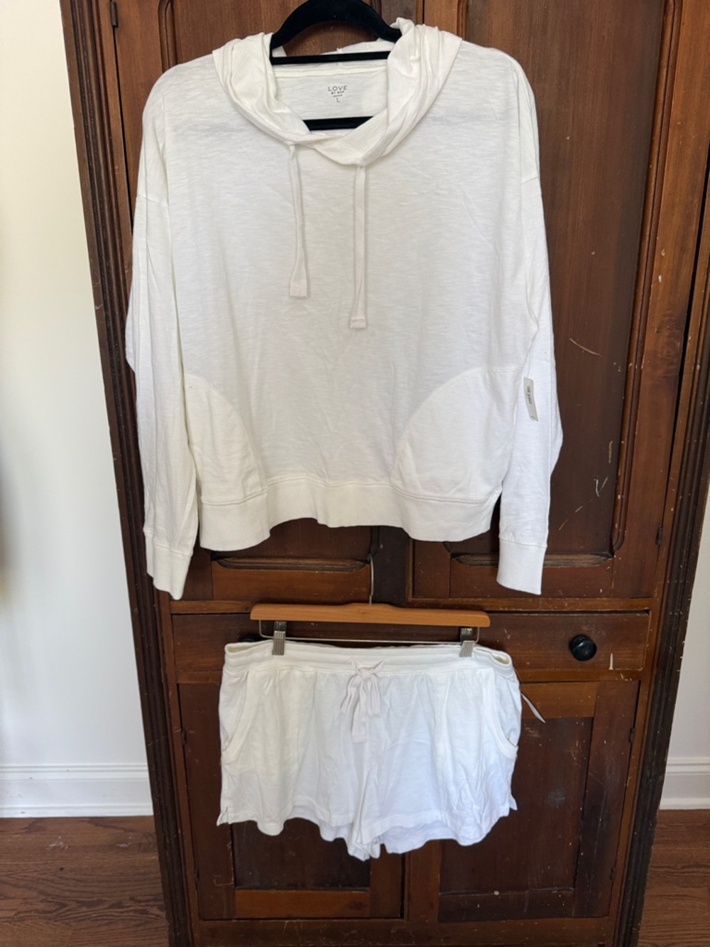 GAP White Lightweight Hoodie and Shorts Set
